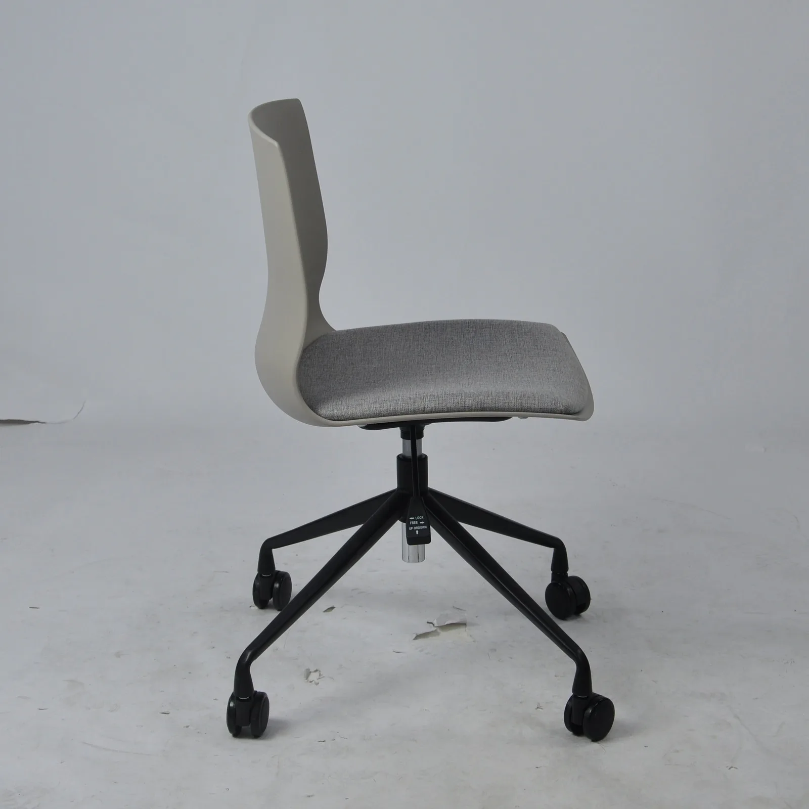 Cushioned Swivel Living Room Chair